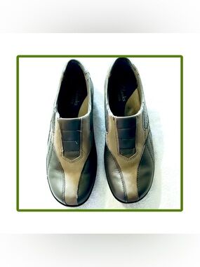 👠 Clarks Bendable Olive & Tan Slip-On Loafer Shoes~Size 7 Like New 👠